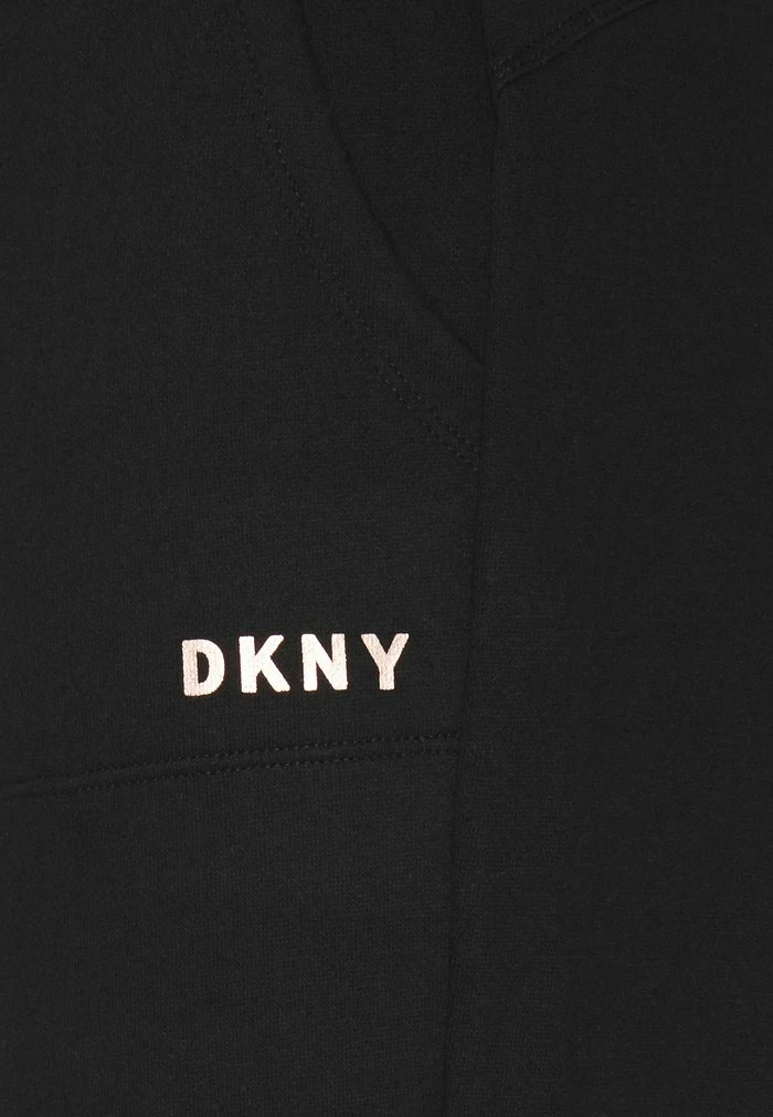 DKNY LOGO JOGGER - Tracksuit Bottoms - Black 7 DKNY LOGO JOGGER - Tracksuit Bottoms - Black - Image 5