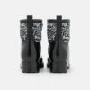DKNY RAINY SLIP ON BOOTIE - Wellies - Black/white -Bag Haven Store 0a1577e64a7947fea062d71a55b6997f