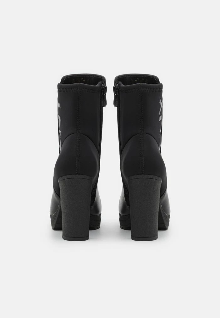 DKNY TESSI PLATFORM BOOTIE - Platform Ankle Boots - Black/shiny Black 6 DKNY TESSI PLATFORM BOOTIE - Platform Ankle Boots - Black/shiny Black - Image 4
