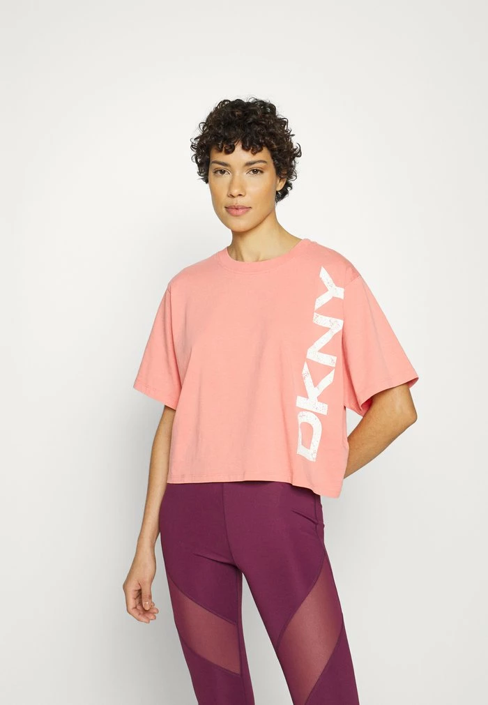 DKNY PIGMENT DYE DISTRESSED CRACKLE LOGO SHORT SLEEVE TEE - Print T-shirt - Sienna 3 DKNY PIGMENT DYE DISTRESSED CRACKLE LOGO SHORT SLEEVE TEE - Print T-shirt - Sienna