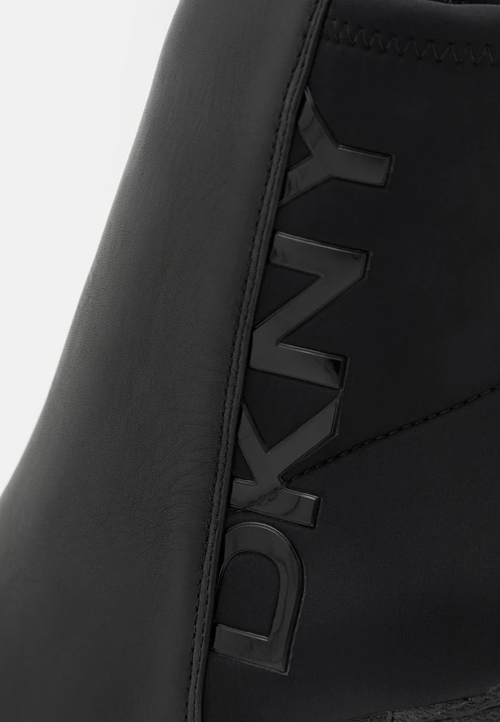 DKNY TESSI PLATFORM BOOTIE - Platform Ankle Boots - Black/shiny Black 9 DKNY TESSI PLATFORM BOOTIE - Platform Ankle Boots - Black/shiny Black - Image 7