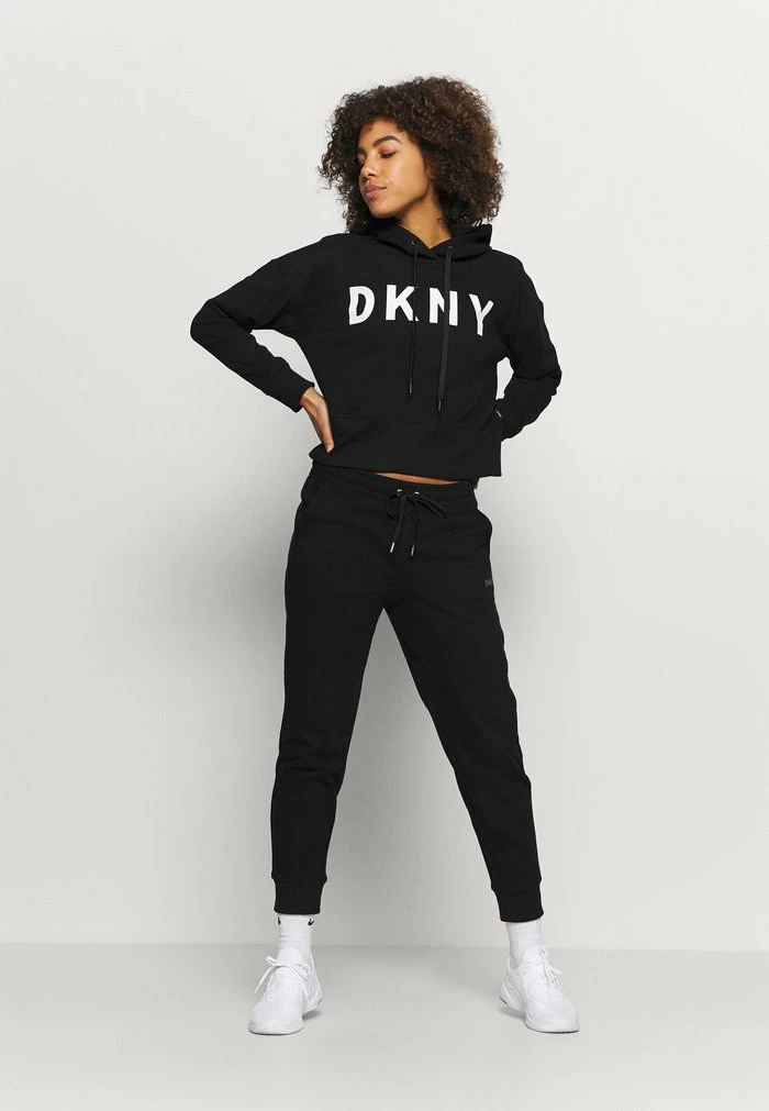 DKNY LOGO JOGGER - Tracksuit Bottoms - Black 4 DKNY LOGO JOGGER - Tracksuit Bottoms - Black - Image 2