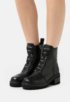 DKNY BARRETT BOOT - Platform Ankle Boots - Black/white