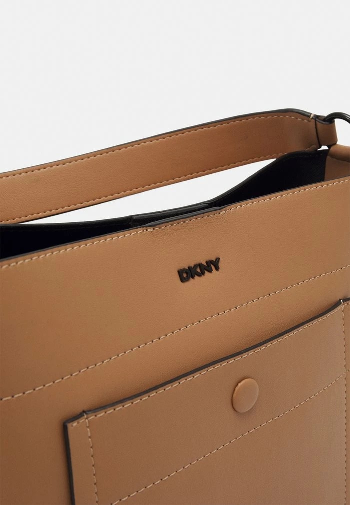 DKNY CRAWFORD - BUCKET - Handbag - Cashew 7 DKNY CRAWFORD - BUCKET - Handbag - Cashew - Image 5