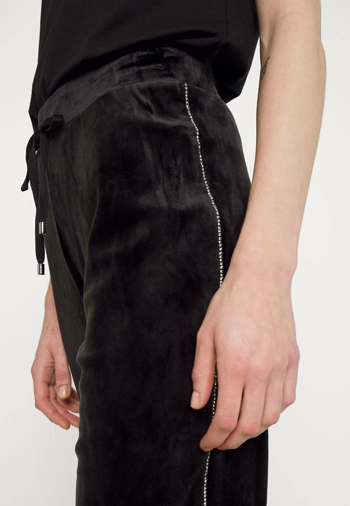 DKNY JOGGER - Tracksuit Bottoms - Black 8 DKNY JOGGER - Tracksuit Bottoms - Black - Image 6