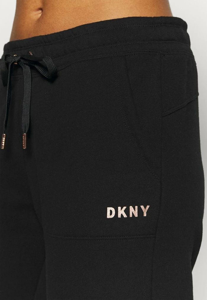 DKNY LOGO JOGGER - Tracksuit Bottoms - Black 8 DKNY LOGO JOGGER - Tracksuit Bottoms - Black - Image 6