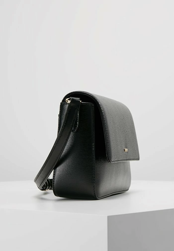 DKNY BRYANT FLAP CBODY SUTTON - Across Body Bag - Black/gold 6 DKNY BRYANT FLAP CBODY SUTTON - Across Body Bag - Black/gold - Image 4