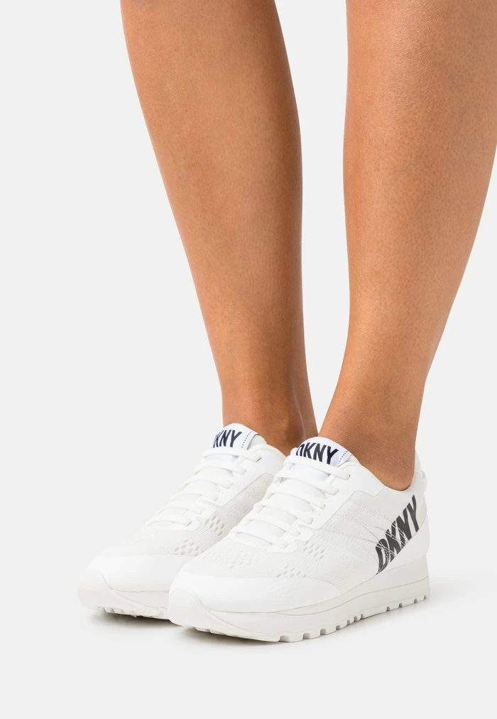 DKNY JAXSON LACE UP JOGGER - Trainers - White/black 3 DKNY JAXSON LACE UP JOGGER - Trainers - White/black