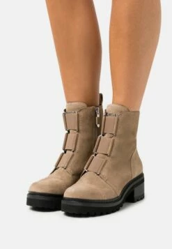 DKNY BARRETT BOOT - Platform Ankle Boots - Warm Taupe