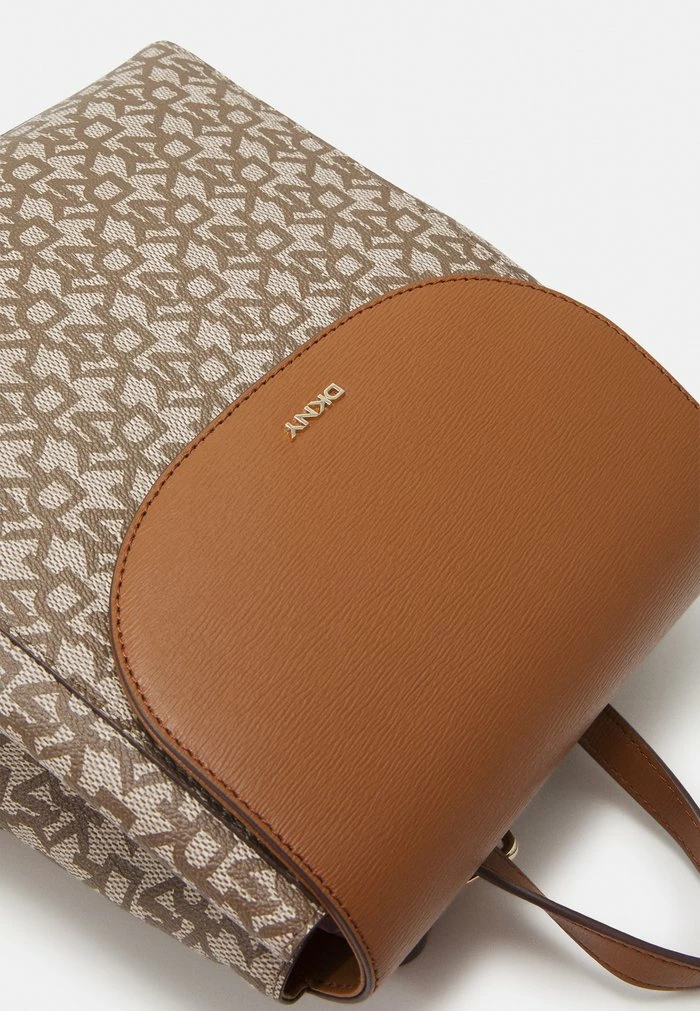 DKNY BRYANT - Rucksack - Chino/caramel 5 DKNY BRYANT - Rucksack - Chino/caramel - Image 4