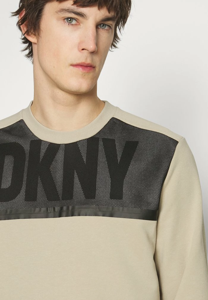 DKNY FRONT LOGO CREWNECK - Sweatshirt - Khaki 8 DKNY FRONT LOGO CREWNECK - Sweatshirt - Khaki - Image 6