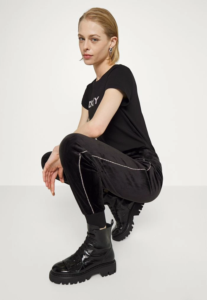 DKNY JOGGER - Tracksuit Bottoms - Black 6 DKNY JOGGER - Tracksuit Bottoms - Black - Image 4