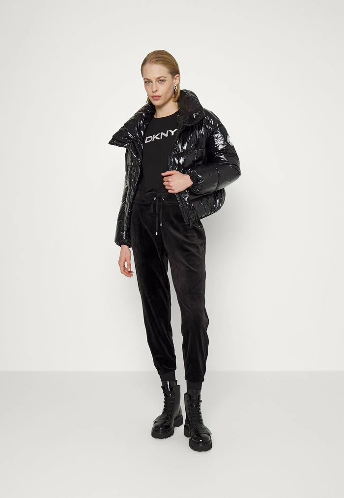 DKNY JOGGER - Tracksuit Bottoms - Black 4 DKNY JOGGER - Tracksuit Bottoms - Black - Image 2