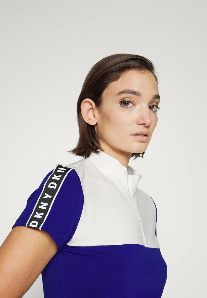 DKNY LOGO MOCKNECK ZIP DRESS - Jersey Dress - Ivory/marine/black 6 DKNY LOGO MOCKNECK ZIP DRESS - Jersey Dress - Ivory/marine/black - Image 4