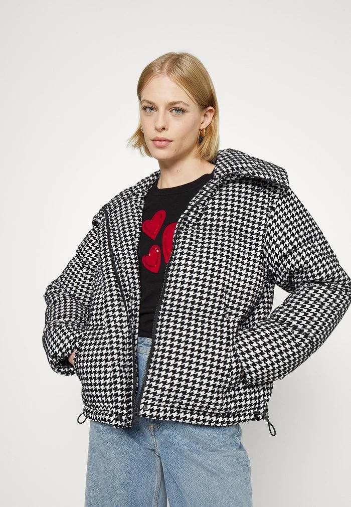 DKNY SEQUIN HEART CREWNECK - Jumper - Black/rudolph Red 6 DKNY SEQUIN HEART CREWNECK - Jumper - Black/rudolph Red - Image 4