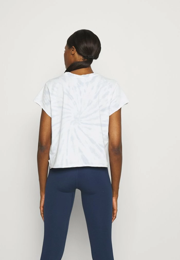 DKNY SPIRAL TIE DYE SHORT SLEEVE BOXY TEE - Print T-shirt - Pale Blue 5 DKNY SPIRAL TIE DYE SHORT SLEEVE BOXY TEE - Print T-shirt - Pale Blue - Image 3