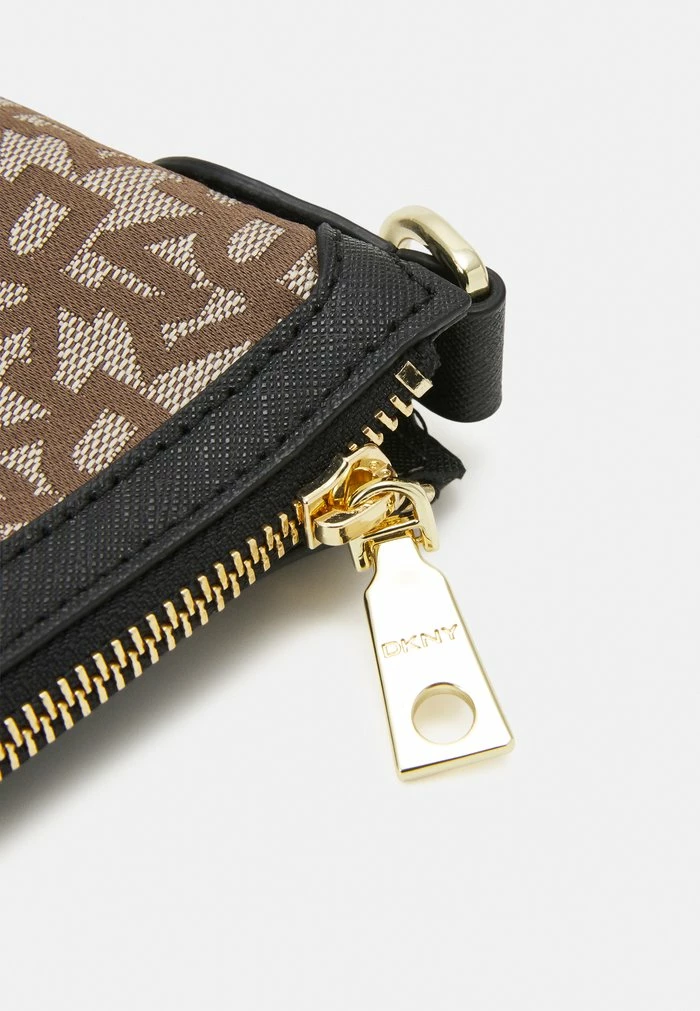 DKNY CAROL SADDLE CBODY - Across Body Bag - Chino/black 7 DKNY CAROL SADDLE CBODY - Across Body Bag - Chino/black - Image 5