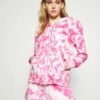 DKNY PUFF TIE DYE ZIP UP HOODIE - Zip-up Sweatshirt - White/hyper Pink 1 DKNY PUFF TIE DYE ZIP UP HOODIE - Zip-up Sweatshirt - White/hyper Pink -Bag Haven Store d58880e8ec924c909ad2203880f26d20