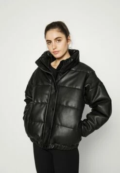 DKNY LOGO APPLIQUE FUNNEL NECK PUFFER - Winter Jacket - Black