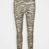 DKNY TIGER KING - Leggings - Latte -Bag Haven Store e1316134e01b4e4d8bbabd63cb21328f
