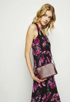 DKNY BRYANT DOME SUTTON - Across Body Bag - Aged Wine