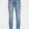 DKNY DELANCEY HIGH RISE - Jeans Skinny Fit - Pure Blue 12 DKNY DELANCEY HIGH RISE - Jeans Skinny Fit - Pure Blue -Bag Haven Store e8792696f864422fa71339cb696cd92b