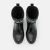 DKNY RAINY SLIP ON BOOTIE - Wellies - Black/white -Bag Haven Store e95389fc1ad94ffca0c07ff4445560f3