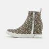 DKNY CALI WEDGE - High-top Trainers - Chino/silver -Bag Haven Store ea0c571a08cb4838bfc869035a07d791