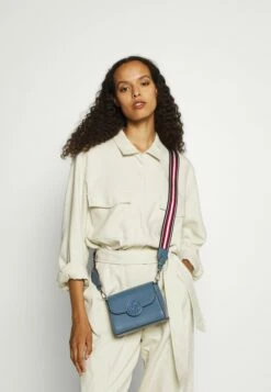 DKNY LEINA FLAP CBODY - Across Body Bag - Coastal Blue