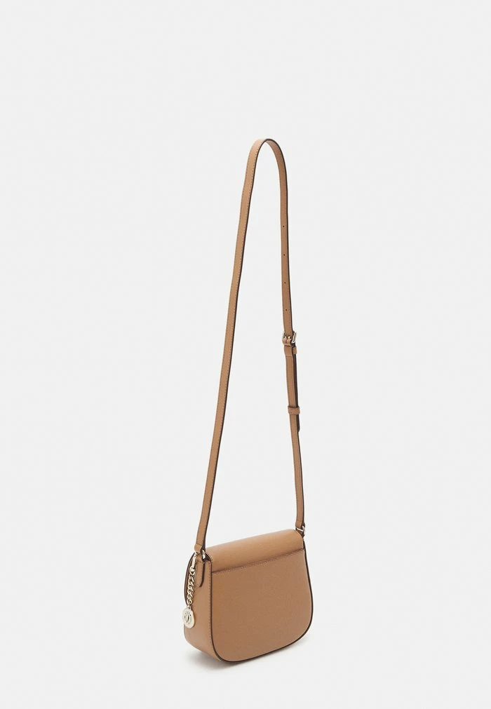 DKNY BRYANT SADDLE BAG - Across Body Bag - Cashew 4 DKNY BRYANT SADDLE BAG - Across Body Bag - Cashew - Image 2