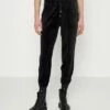 DKNY JOGGER - Tracksuit Bottoms - Black -Bag Haven Store fe2207356ffd4e9ca4543e8b4e341015